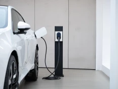 Polestar Zaptec hero 02 white